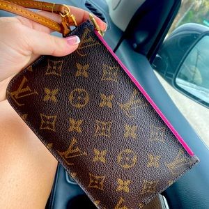 Louis Vuitton never full wristlet authentic